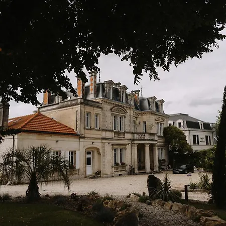 Casa de hóspedes Le Petit Château De Célestine *