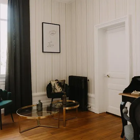 Le Petit Château De Célestine Segonzac (Charente)