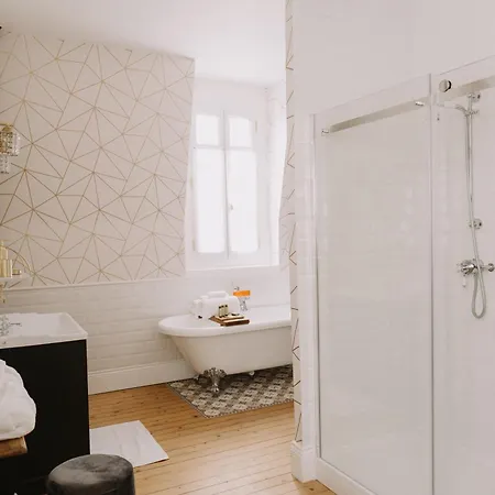 Le Petit Château De Célestine Segonzac (Charente)