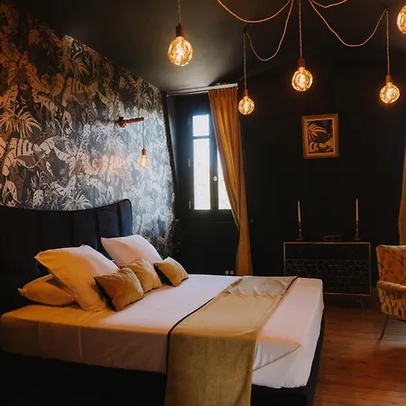 Le Petit Château De Célestine Casa de hóspedes