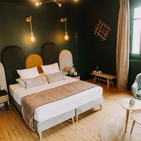 Le Petit Château De Célestine Segonzac (Charente)