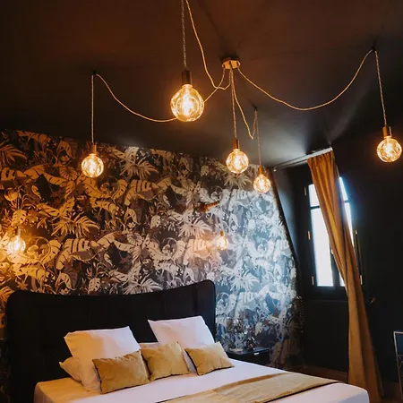 Le Petit Château De Célestine *