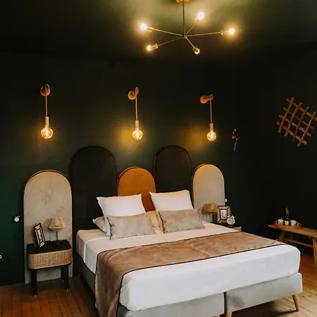 Le Petit Château De Célestine